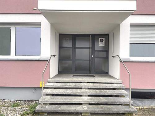 Haupteingang WuG - 4 Zimmer Einfamilienhaus zur Miete in Singen