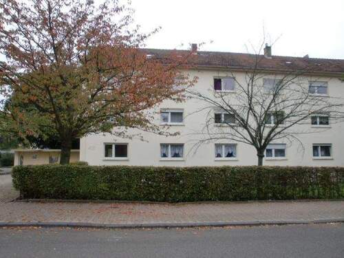 Bild 8 - 2 ZKB mit Balkon, Wannenbad mit Fenster, renoviert, Riegelsberger Str. 42, 66113 Saarbrücken