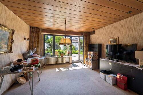 Große Glasfront im Wohnzimmer - 