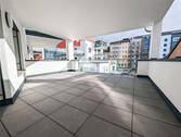 Große Terrasse mit kompletter Überdachung - 