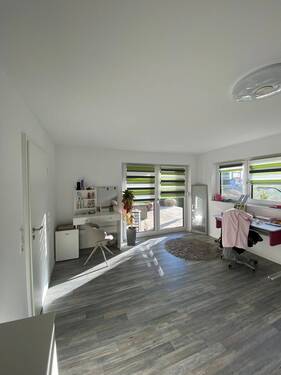 Helles Arbeitszimmer - 