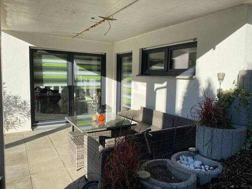 Moderne Terrasse mit Sitzgruppe - 6 Zimmer Einfamilienhaus in Rheinfelden (Baden)