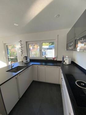 Moderne Küche mit Geräten - 