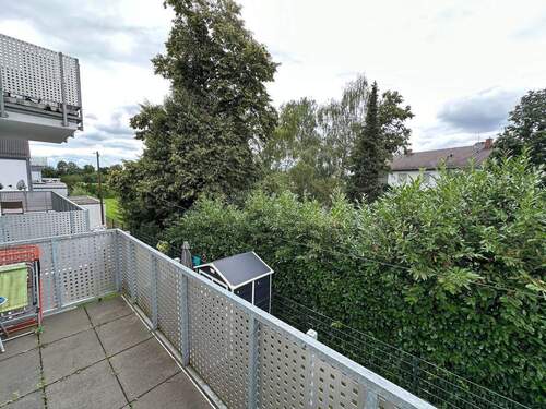 Blick vom Balkon - Etagenwohnung mit 50,00 m² in Manching zum Kaufen