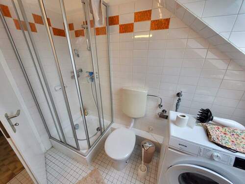 Duschbad/WC mit Fenster - 