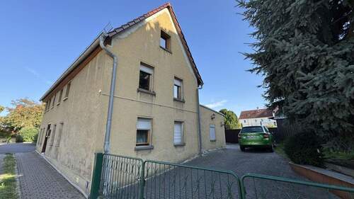 Zufahrt - 5 Zimmer Einfamilienhaus in Groitzsch