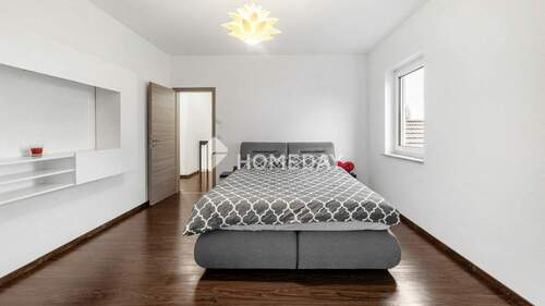 1. OG Schlafzimmer 2 - 