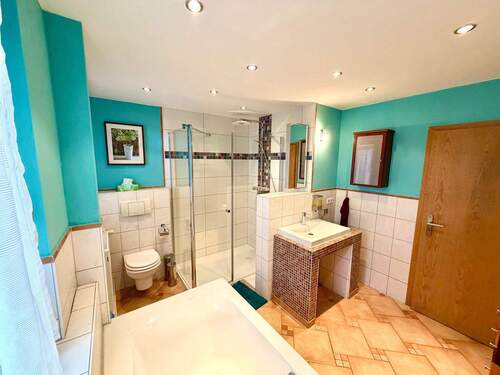 Tageslichtbad mit Dusche und Badewanne HP - 