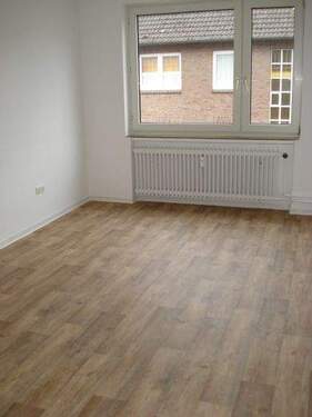 Musterfoto aus dem Haus - 2 Zimmer Etagenwohnung zur Miete in Wilhelmshaven