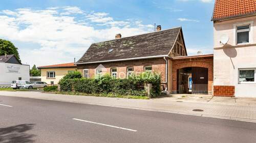 Außenansicht 2 - Vielseitiges Wohnhaus mit großem Grundstück und Nebengebäuden in ruhiger Lage von Aken