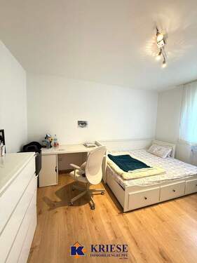 Schlafzimmer - 3 Zimmer Etagenwohnung zum Kaufen in Fürstenfeldbruck