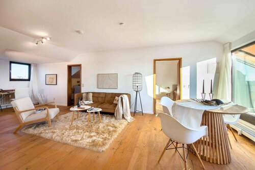 Wohnen und Essen - Attraktive 2-Zimmer-Dachgeschosswohnung mit toller Dachterrasse und Tiefgaragenstellplatz