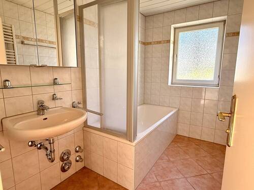 Untergeschoss: Badezimmer - 