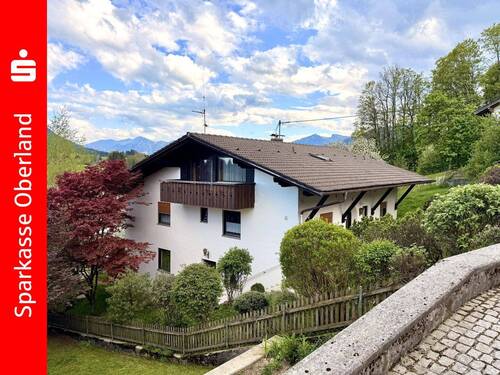 Hausansicht - Unverbaubarer Bergblick mit Vermietungsmöglichkeit zentral in Saulgrub!