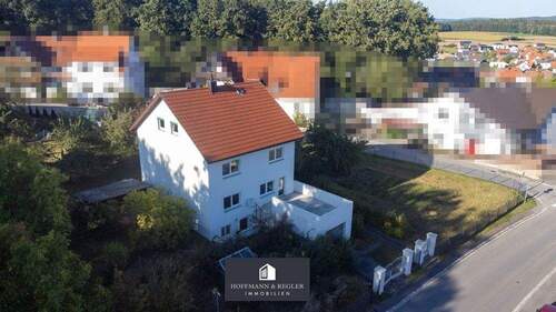 Titelbild - Haus mit 148 m² Wohnfläche, teils renoviert, viel Gestaltungsspielraum und großem Garten