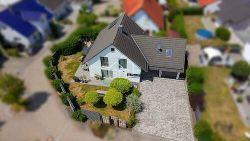 Gesamtansicht - Modernes Familienhaus - durchdachte Architektur und hoher Wohnkomfort vereint