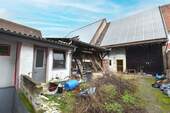 Hof mit Blick auf Scheune - Grundstück in St. Leon-Rot