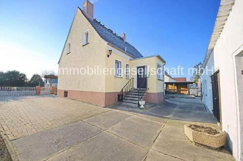 Hausansicht / Hauseingang - Einfamilienhaus mit 130,00 m&sup2; in Coswig (Anhalt) zum Kaufen