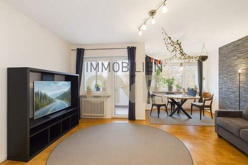 Bild 1 - Modernisierte 4-Zimmer-Wohnung mit Loggia und Garage