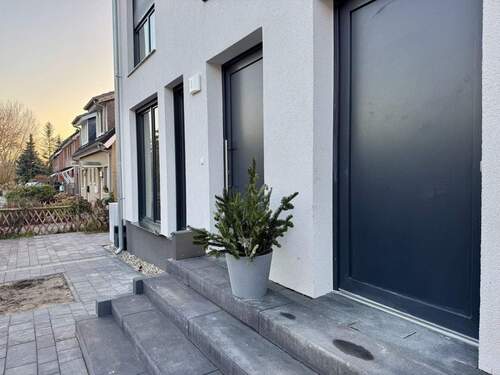 Hauseingang - 8 Zimmer Doppelhaushälfte in Rangsdorf