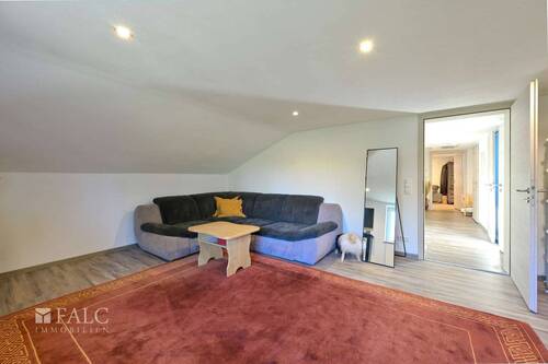 OG Zimmer Ost Blick Tür - 