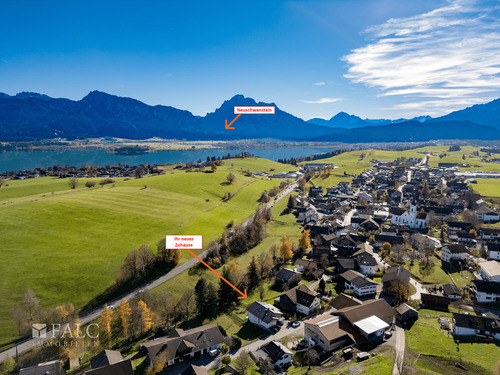 Lage Gebäude mit Bergblick - 