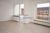 Wohnzimmer - 3-Zimmer-Wohnung mit Balkon - 82 m² Wohnkomfort in ruhiger Lage von Cuxhaven-Süderwisch