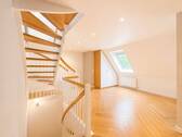 Flur + Treppenhaus OG - 