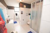 Bad mit Doppelwaschbecken - 
