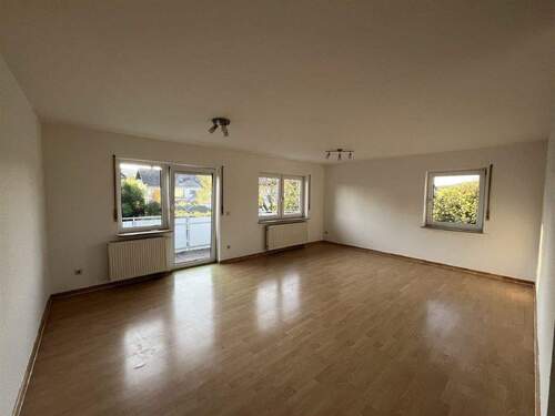 Bild1 - helle 4-Zimmer-Wohnung mit viel Platz und Balkon in ruhiger Wohnlage von Werbach