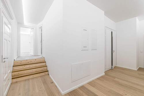 Eingangsbereich - Renovierte 4-Zimmer-Erdgeschosswohnung mit privatem Innenhof