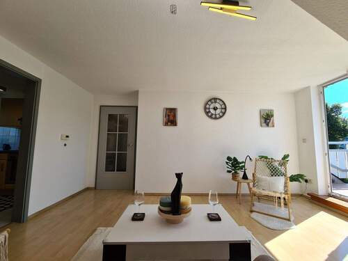 Wohnzimmer-3 - 2 Zimmer Etagenwohnung in Werra-Suhl-Tal