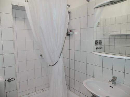 gepflegtes Badezimmer - 2 Zimmer Etagenwohnung in Bovenden