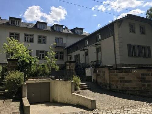 Ansicht mit Zufahrt zur Tiefgarage - 2 Zimmer Etagenwohnung in Dresden