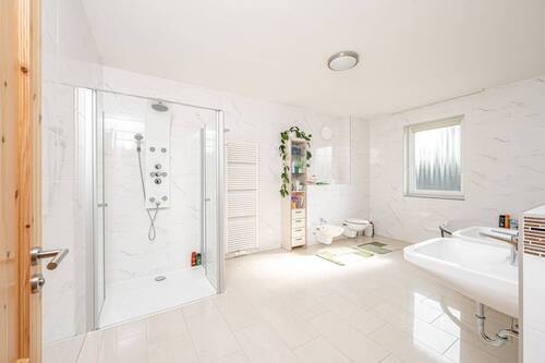 Masterbad - Einfamilienhaus mit 192,00 m² in Berlin zum Kaufen