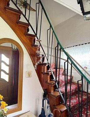 Eingangsflur mit Treppe - Doppelhaushälfte mit 155,00 m&sup2; in Boizenburg zum Kaufen