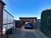 Lange Einfahrt mit Carport - 