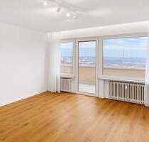 Renovierte 2-Zimmer-Wohnung mit großer Loggia und Stellplatz (Provisionsfrei) - Schweinfurt Bergl