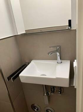 Gäste WC (Waschbecken/Spiegel) - 