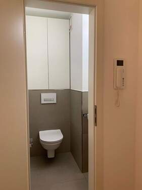 Gäste WC mit Einbauschrank - 