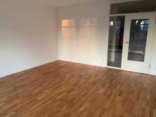 Blick ins geräumige Wohnzimmer - 