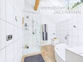 Hauptwohnung Bad im OG - 
