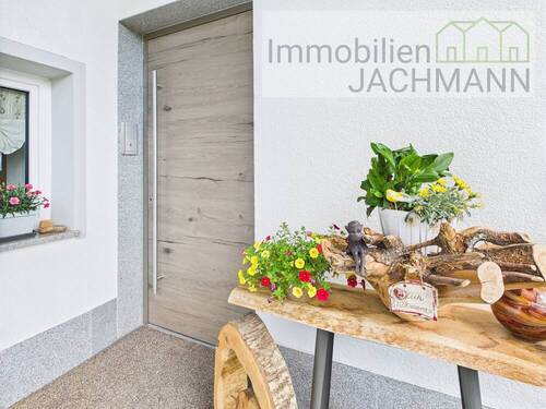 Hauptwohnung Eingangsbereich - Einfamilienhaus mit 290,00 m² in Schaufling zum Kaufen