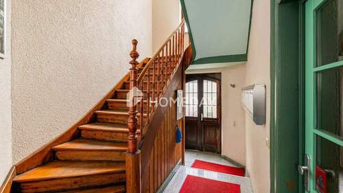 Treppenhaus 2 - 8 Zimmer Mehrfamilienhaus, Wohnhaus zum Kaufen in Mainz