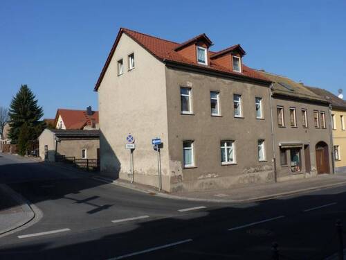 Hausansicht 1 - Aufgepasst Schnäppchenangebot! Mehrfamilienwohnhaus mit drei Wohneinheiten in Dahlen zu verkaufen