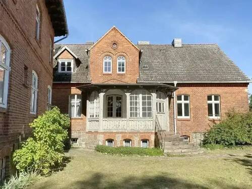 Haupthaus - 6 Zimmer Mehrfamilienhaus, Wohnhaus zum Kaufen in Gardelegen