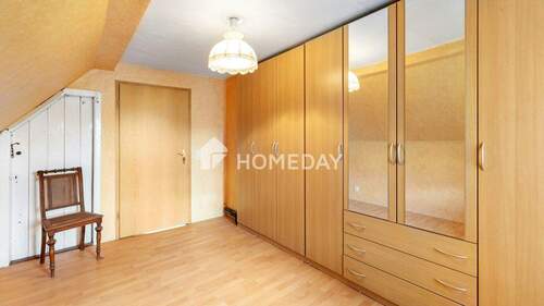 1. OG Schlafzimmer 2 - 
