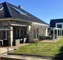 Ihr neues Familiendomizil mit viel Platz, großem Garten und begehrter Lage in Bösel. Raus aus der Stadt, rein ins Glück!