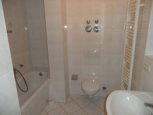 Bad mit Wanne - 