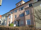 Hausansicht - Ab 1.12.25! Helle 2-Raumwhg. mit Balkon und tollem Blick ins Erzgebirge in Marienthal!